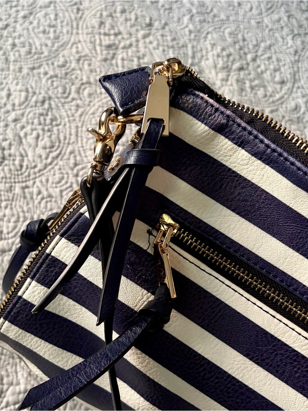 Poppy & Peonies Everday Crossbody in Navy and White Striped with Gold Hardware - Picture 9 of 10